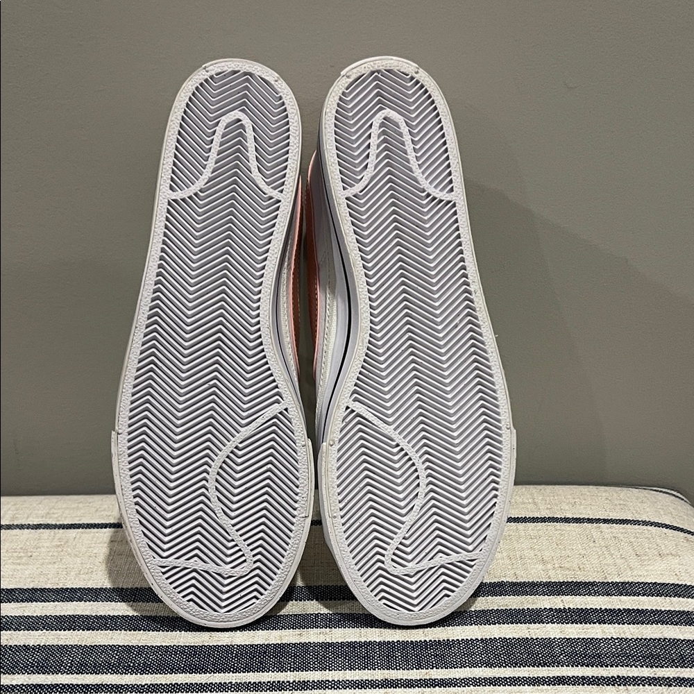 Nike Women's White and Peach Sneakers - Picture 4 of 6